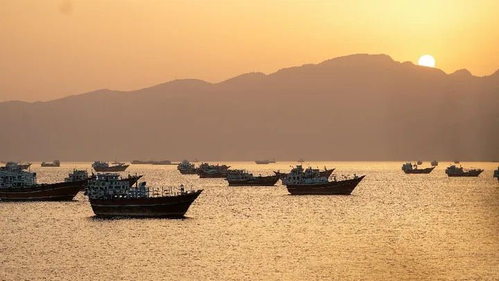 EE.UU. amenaza con sancionar a Omán e Irán mientras avanzan las negociaciones