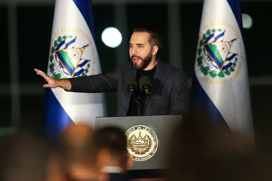 Bukele prepara un plan para liberar al 50% de los presos vinculados a las pandillas en El Salvador
