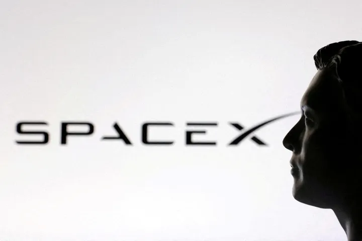 SpaceX ئامېرىكا ئۇرۇش مىنىستىرلىقىنىڭ ئىچىدىن قانداق ئورۇن ئالدى؟