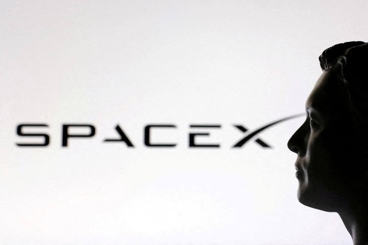 Come si è inserita SpaceX nel Dipartimento della Difesa degli Stati Uniti?