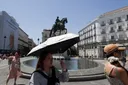 España activa alertas rojas por calor extremo y bate récord en incendios forestales