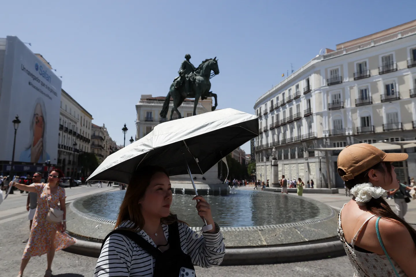 España activa alertas rojas por calor extremo y bate récord en incendios forestales