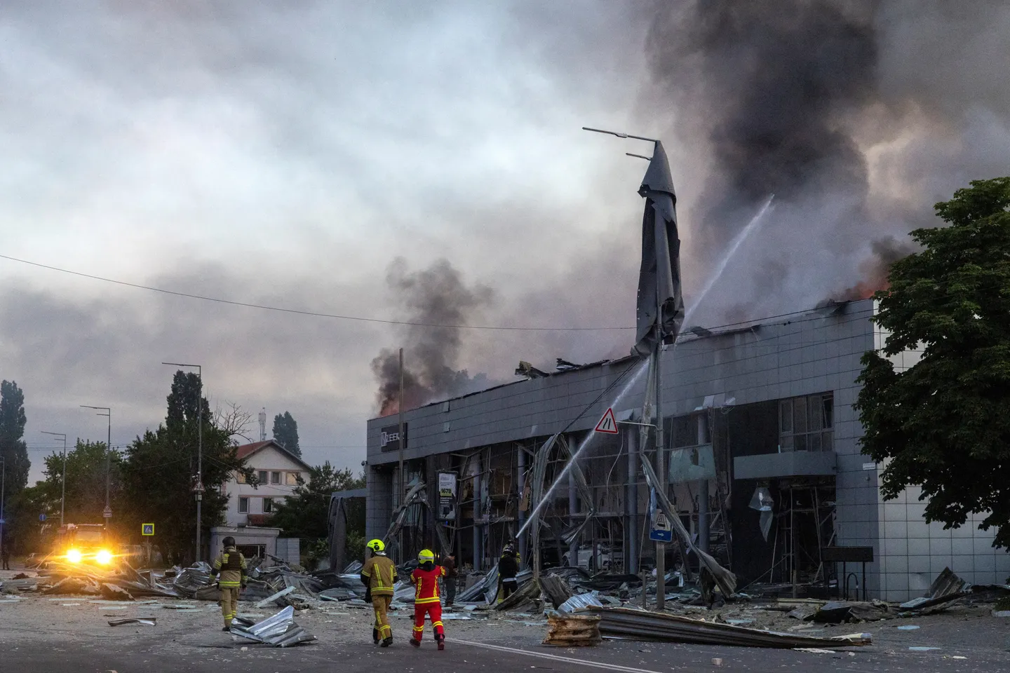 Des frappes de missiles et de drones russes font neuf morts et des dizaines de blessés en Ukraine
