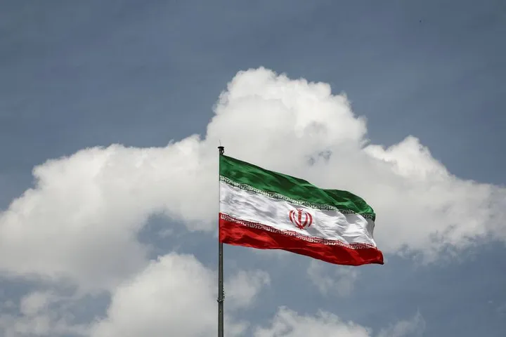 L'Iran frappe des bases américaines au Koweït et à Bahreïn après des attaques de drones
