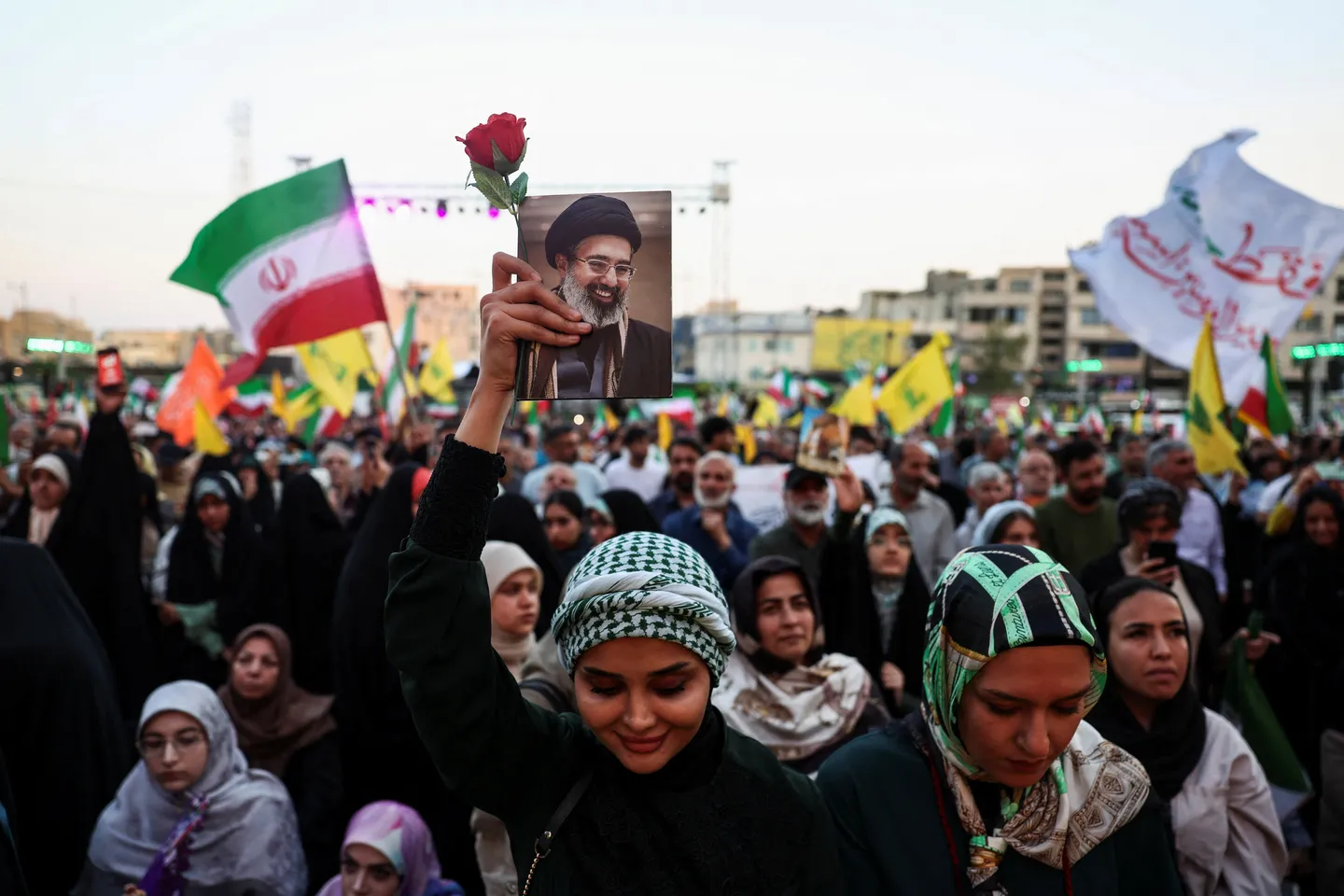 مجتبی خامنهای دستور پاسخ فوری و بدون محدودیت جغرافیایی به هرگونه حمله را صادر کرد
