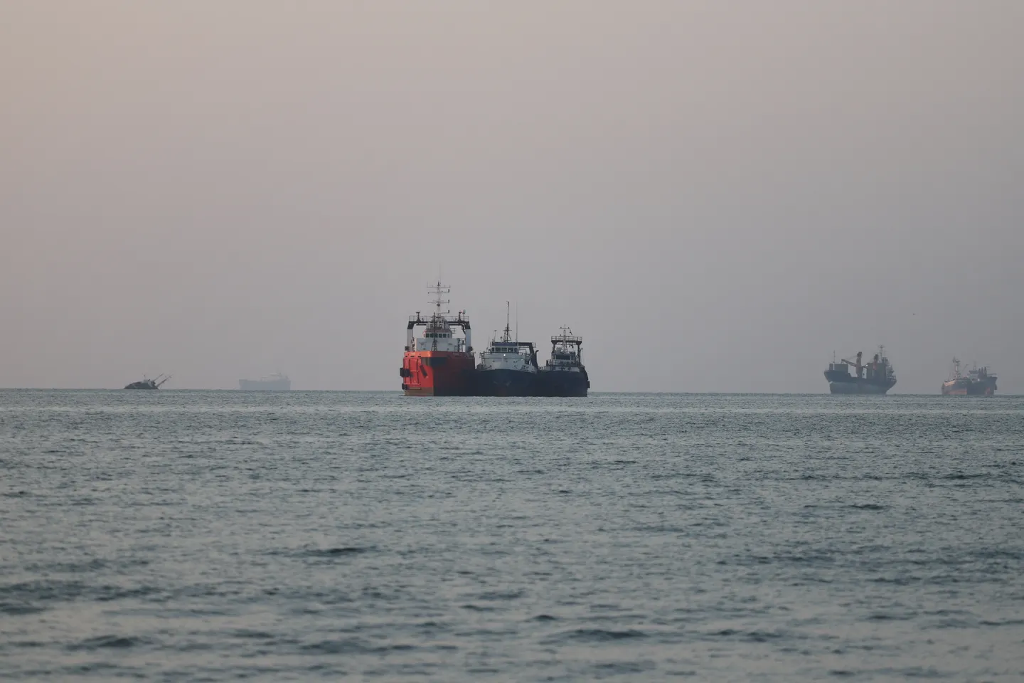 La stampa iraniana: "Nuovi suoni di esplosioni uditi nelle città di Bandar Abbas, Sirik e Jask, così come sull'isola di Qeshm"