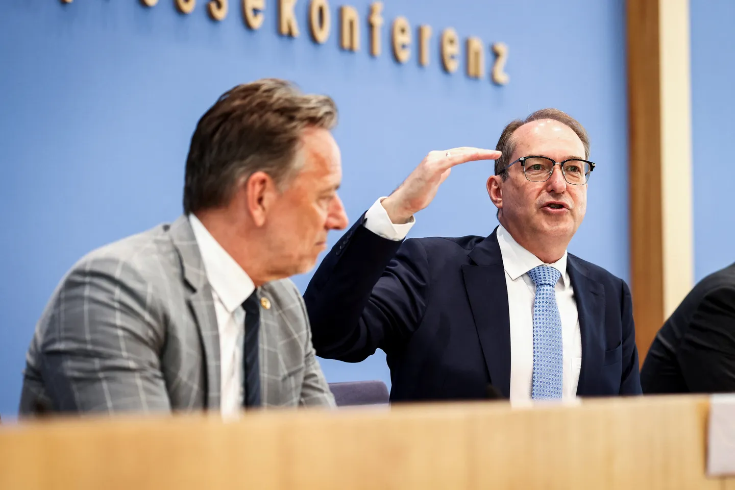 Gewalttaten von Linken und Rechten nehmen zu