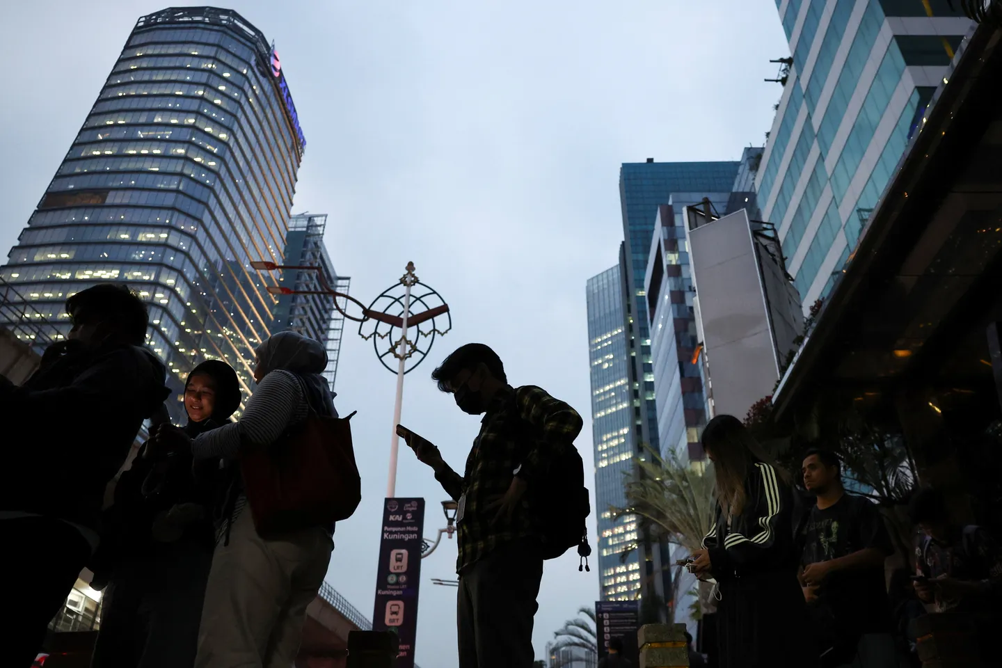 S&P pertahankan rating utang RI di tengah bayang-bayang pelemahan rupiah