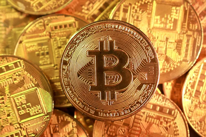 Биткоинот порасна над 80.000 долари за прв пат од мај