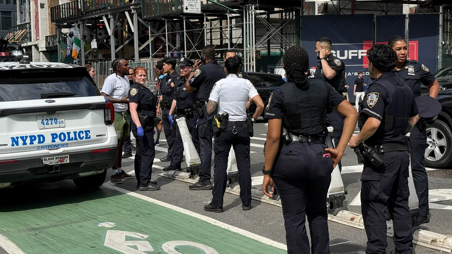 New York: une femme abattue par la police après avoir poignardé deux passants