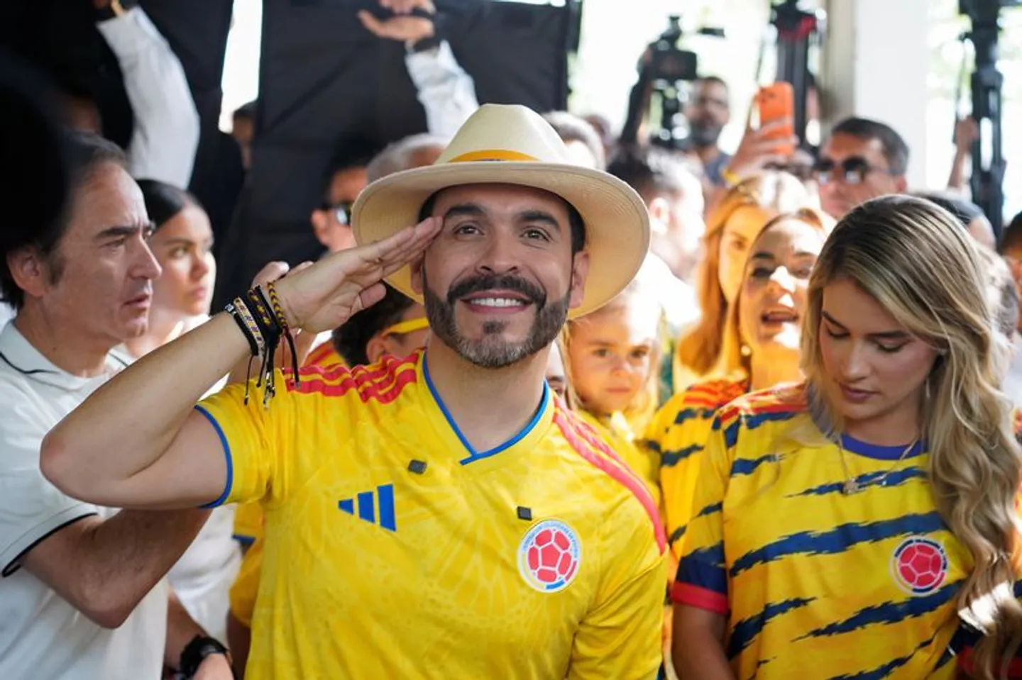 El candidato de ultraderecha Abelardo de la Espriella gana las elecciones presidenciales en Colombia
