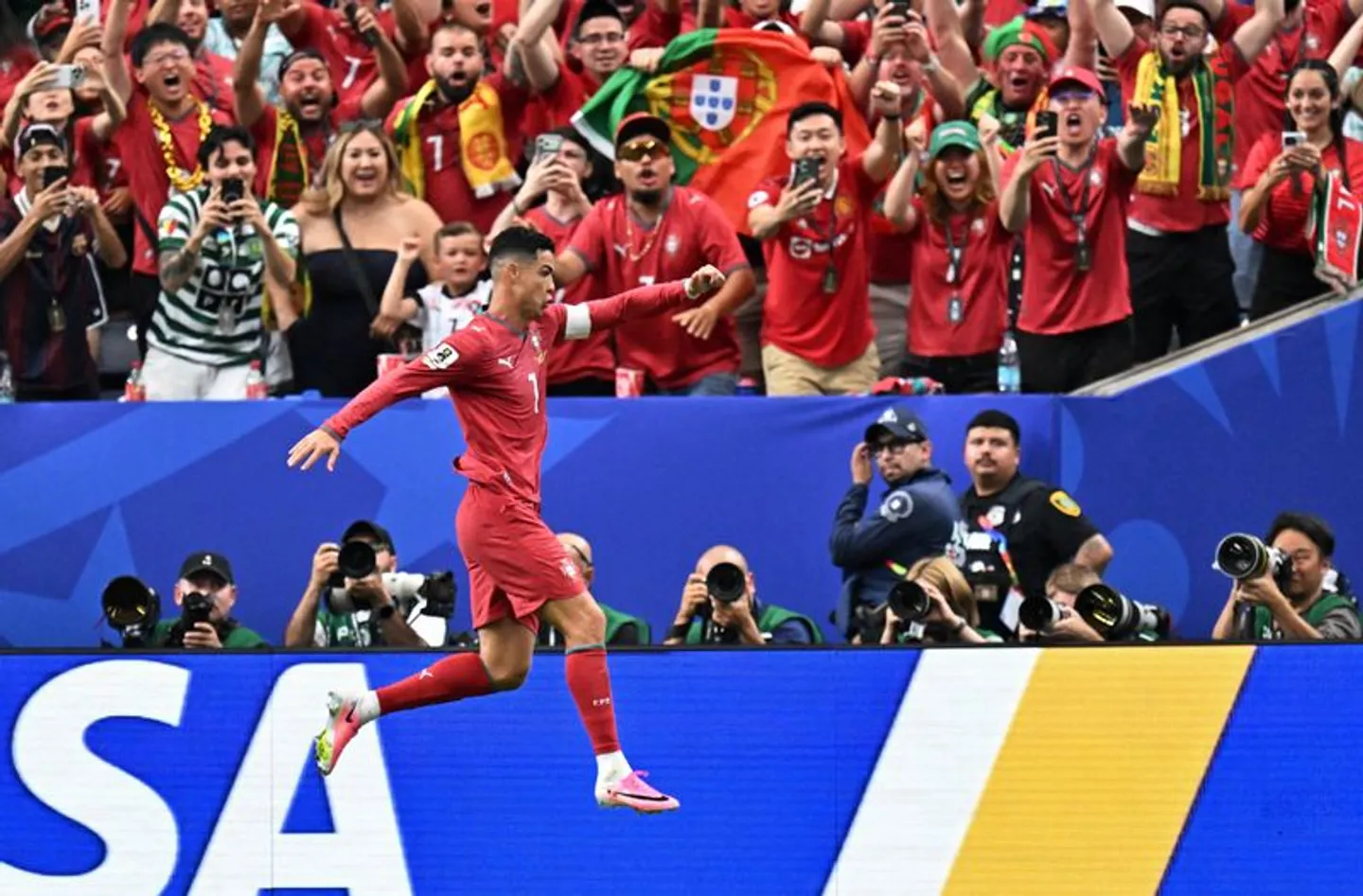 Cristiano Ronaldo torna-se o primeiro a marcar em 6 Mundiais: Portugal vence Uzbequistão por 5-0