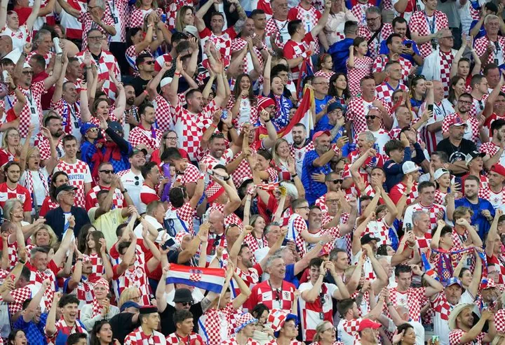 UEFA kaznila fudbalske saveze Hrvatske i Kosova zbog rasističkog ponašanja navijača