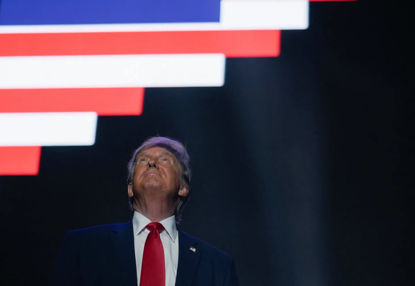 Trump da marcha atrás con el peaje en Ormuz, mientras EE.UU. lanza otra oleada de ataques en Irán