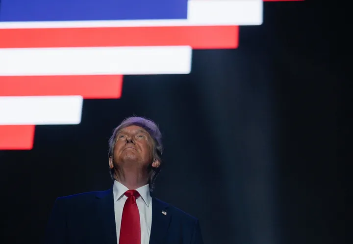 Trump da marcha atrás con el peaje en Ormuz, mientras EE.UU. lanza otra oleada de ataques en Irán