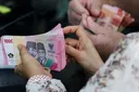 Rupiah menguat di awal pekan, sentimen fiskal dan intervensi BI jadi penopang