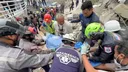 La esperanza de hallar supervivientes se desvanece mientras aumenta la ayuda a Venezuela