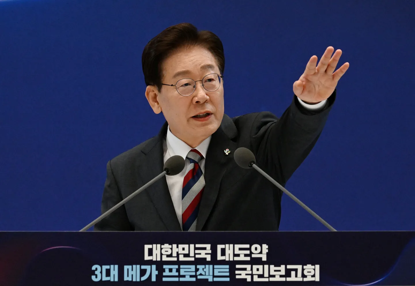 Il presidente della Corea del Sud Lee chiede riforme per un esercito incentrato sulla tecnologia