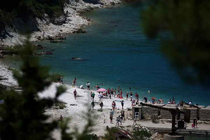 Shqipëria priti mbi 9,4 milionë turistë në tetë muaj