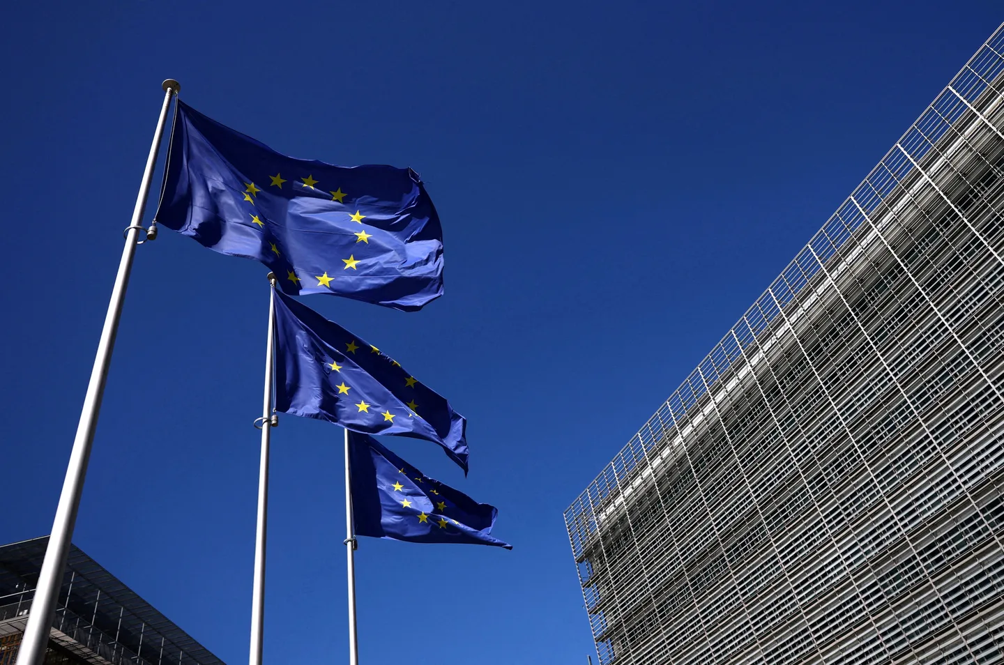 ЕУ ќе ѝ даде на Украина 1,4 милијарди евра камата од замрзнатите руски средства