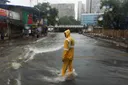मुंबई में भारी बारिश के बीच बहुमंजिला इमारत गिरी, छह लोगों की मौत