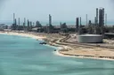 Grupi Huthi pretendon se ka sulmuar me dronë një rafineri të Aramco-s në Arabinë Saudite