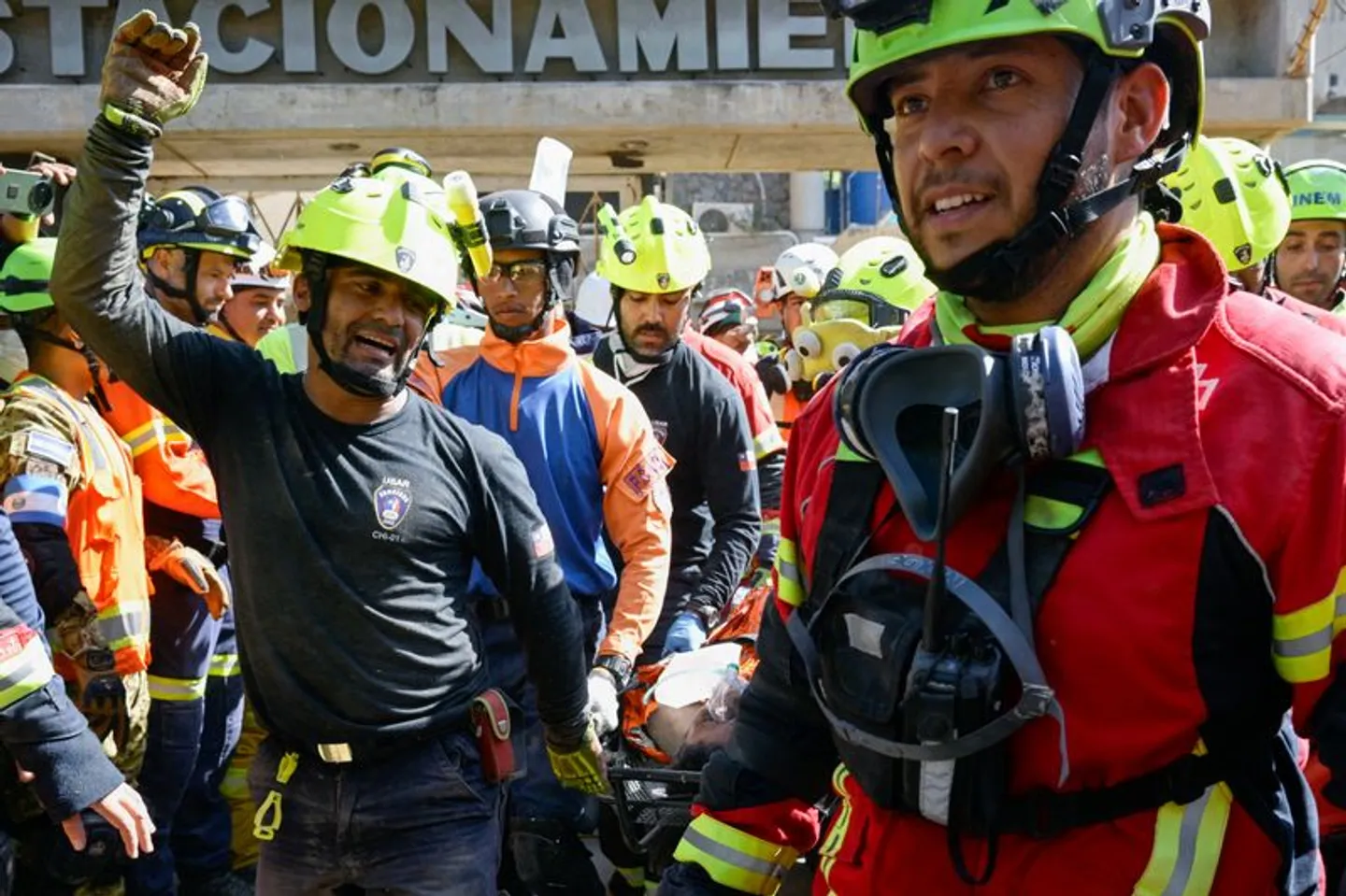 Milagro en Venezuela: rescatan con vida a un hombre tras ocho días bajo los escombros