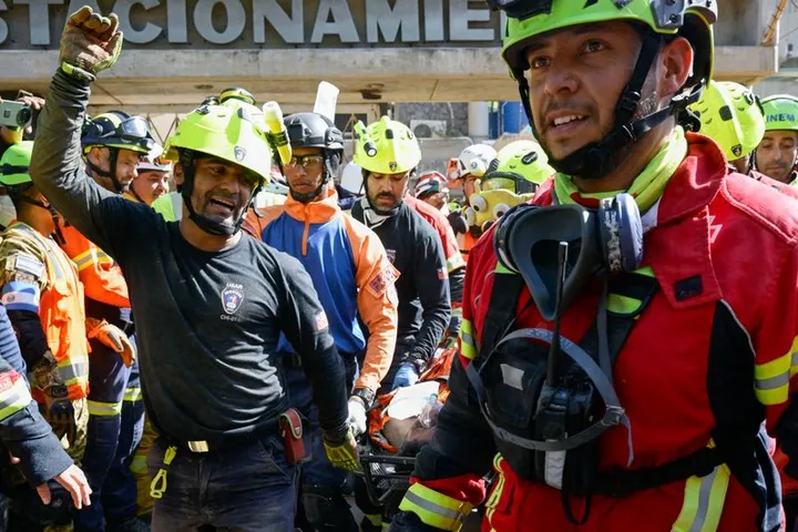 Milagro en Venezuela: rescatan con vida a un hombre tras ocho días bajo los escombros