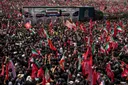 Iran: Trauerzug mit Chameneis Sarg beginnt Fahrt durch Teheran