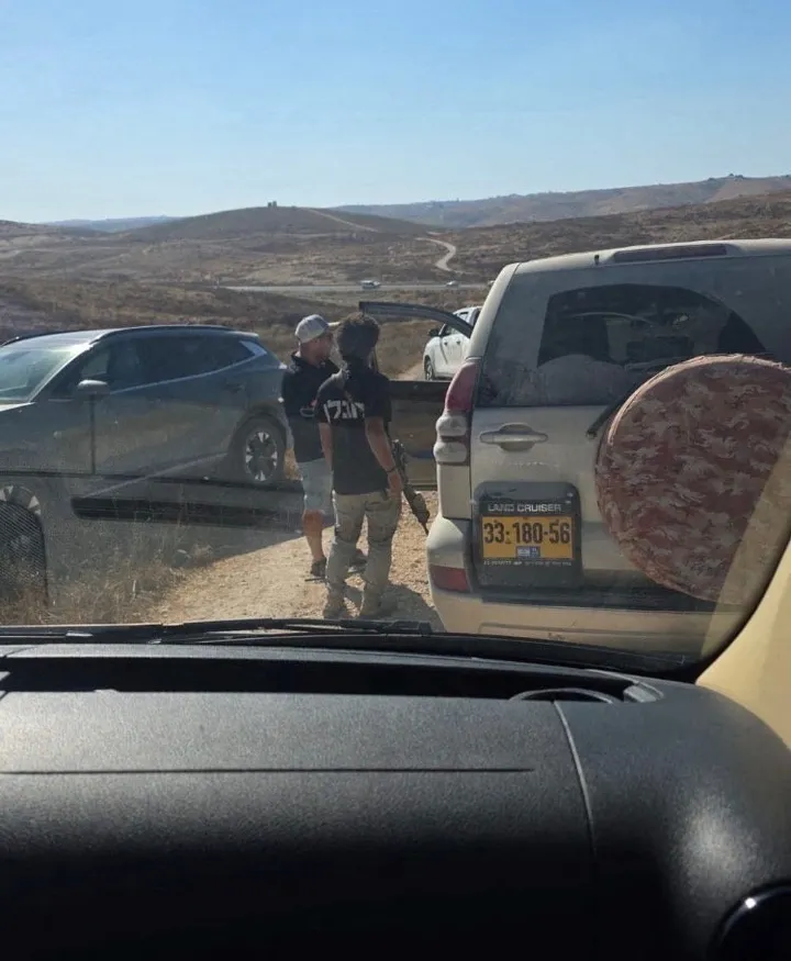 Illegal Israeli settlers hold US lawmaker at gunpoint in occupied West Bank