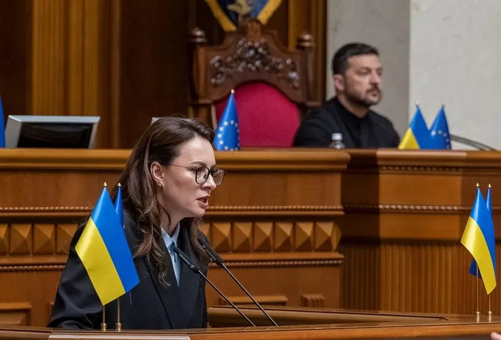 Parlamenti i Ukrainës zgjat gjendjen e jashtëzakonshme dhe mobilizimin për 90 ditë të tjera