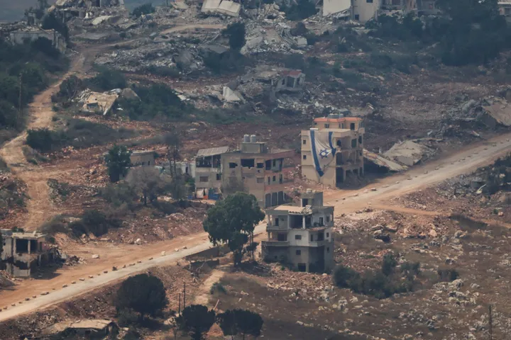 Lebanese army denies officers oppose Israeli withdrawal