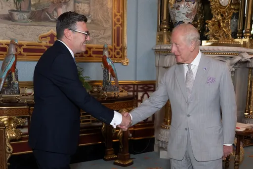 Барнам ја презеде функцијата премиер на Велика Британија