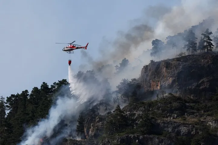 Feu de forêt en France: au moins 12.000 personnes évacuées dans le sud-ouest au total