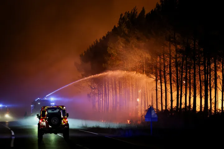 Incendie de Gironde: le trafic autoroutier et ferroviaire perturbé