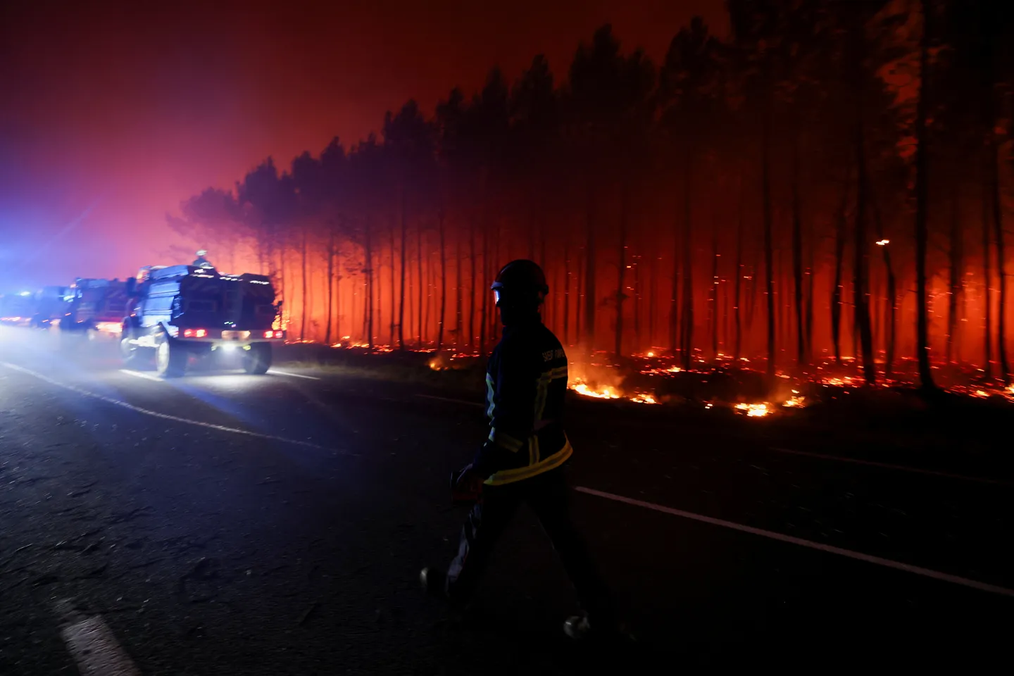 Incendie en Gironde: situation du feu "globalement stable au cours de la nuit"