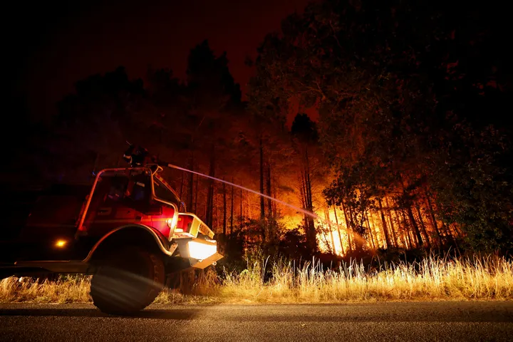 Incendie de Gironde: le trafic autoroutier et ferroviaire perturbé