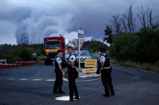 France: le feu géant près de Bordeaux sous contrôle, le retour de la chaleur redouté