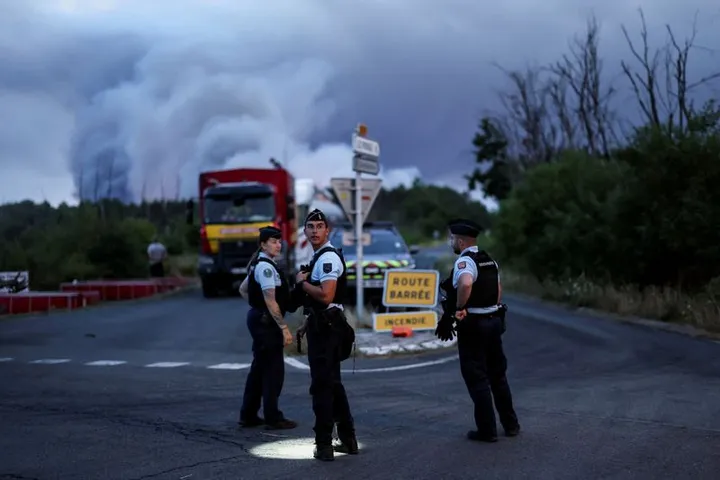 France: le feu géant près de Bordeaux sous contrôle, le retour de la chaleur redouté