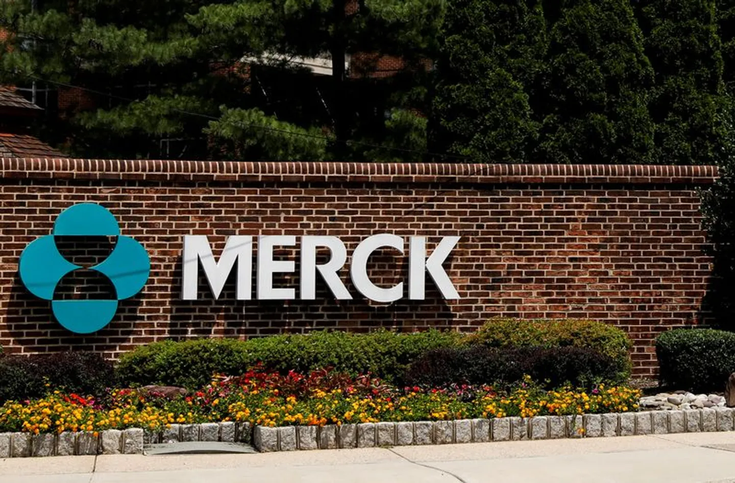 Merck to let generic makers produce low-cost HIV prevention pill