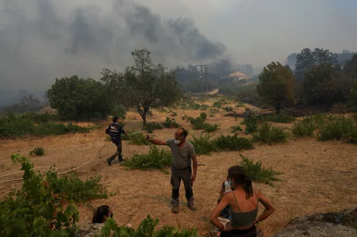 Miles de evacuados regresan a casa tras incendios en España, mientras se espera otra ola de calor