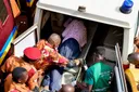 Kizza Besigye: Kiongozi wa upinzani nchini Uganda 'anaumwa vibaya' arudishwa gerezani