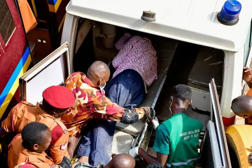Kizza Besigye: Kiongozi wa upinzani nchini Uganda 'anaumwa vibaya' arudishwa gerezani