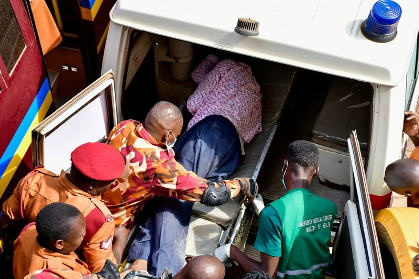 Kizza Besigye: Kiongozi wa upinzani nchini Uganda 'anaumwa vibaya' arudishwa gerezani
