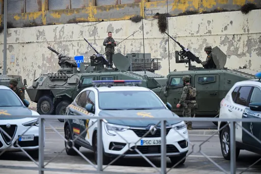 18 doden bij toestroom migranten in Ceuta, Spanje stuurt militairen