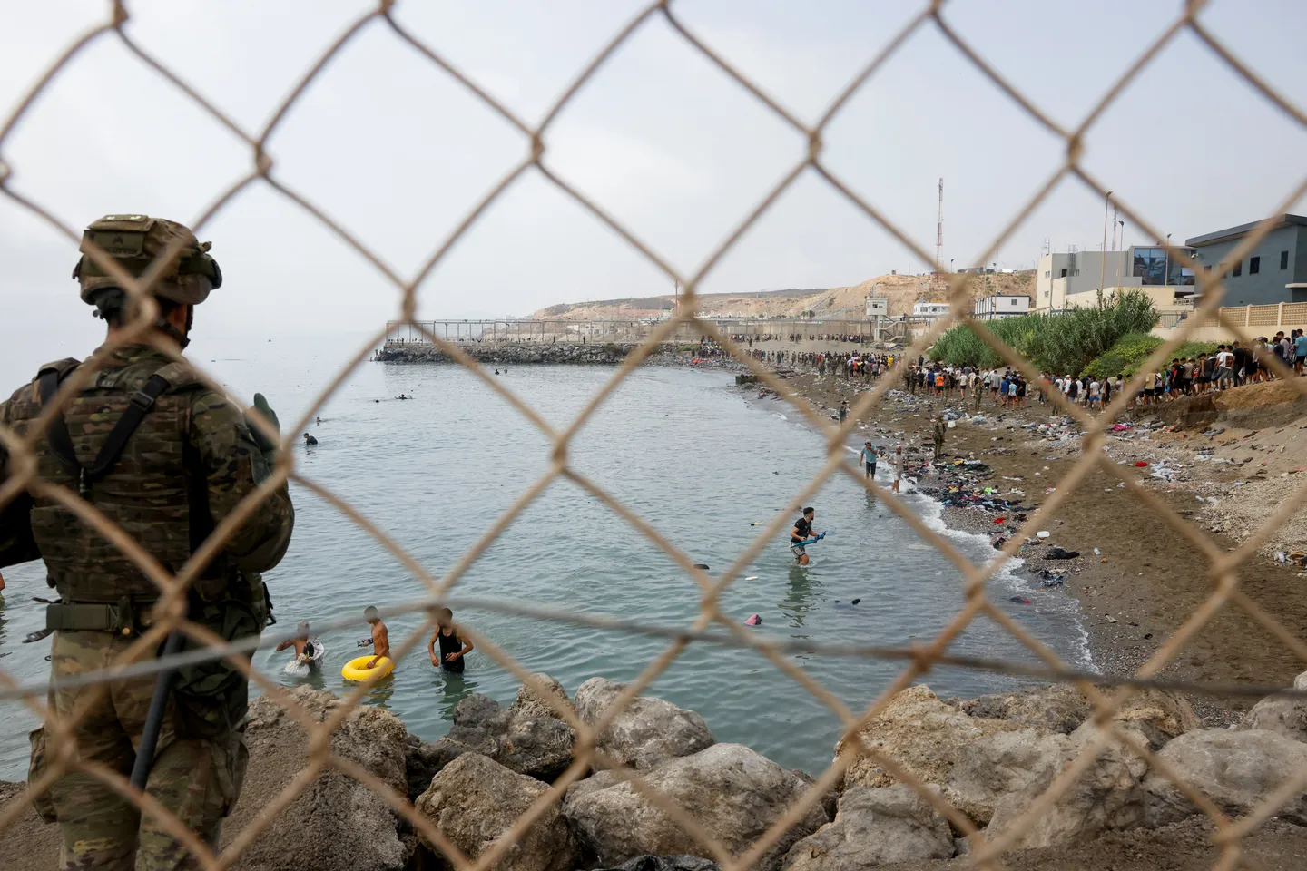 Afflux migratoire à Ceuta: la France renforce ses contrôles à la frontière espagnole