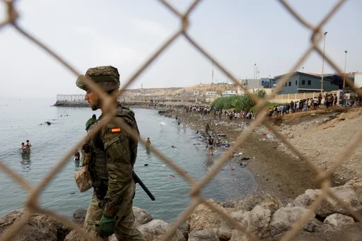 Шпанија ѝ постави ултиматум на Италија да ги укине на граничните контроли поради Сеута