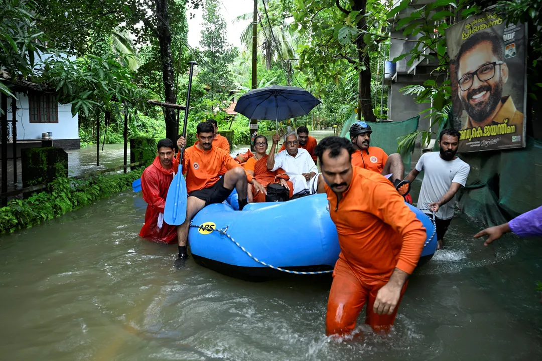 केरल में बारिश से मौतों का आंकड़ा 15 पहुंचा, सात लोग अब भी लापता