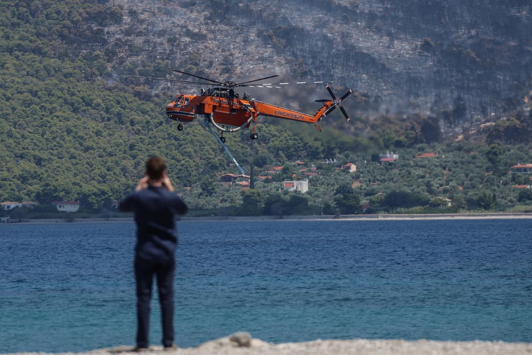 greqi-autoritetet-ngrene-alarm-te-larte-per-zjarre-ne-disa-rajone-dhe-ishuj