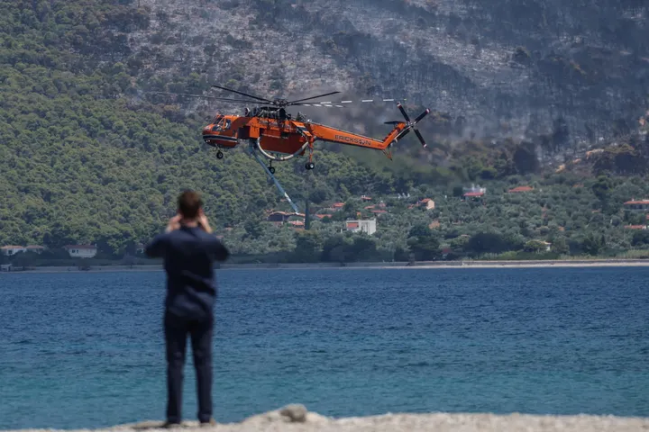 Greqi, autoritetet ngrenë alarm të lartë për zjarre në disa rajone dhe ishuj
